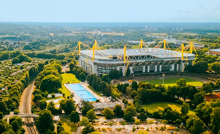 Luftaufnahme des BVB Signal Iduna Park Stadions in Dortmund