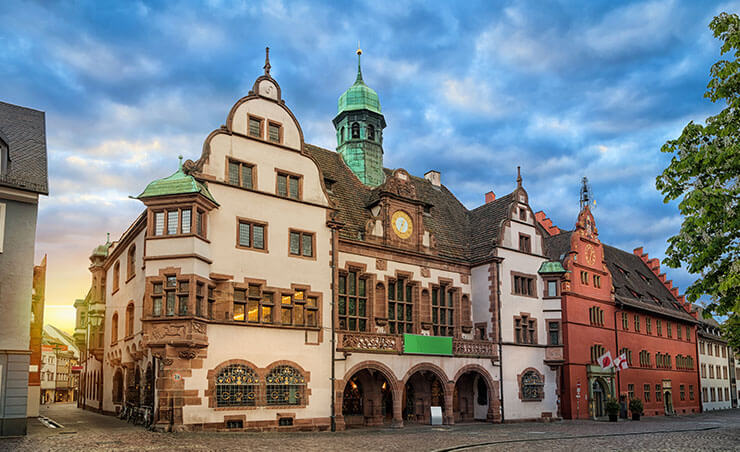 freiburg altes Rathaus bei sonnenaufgang