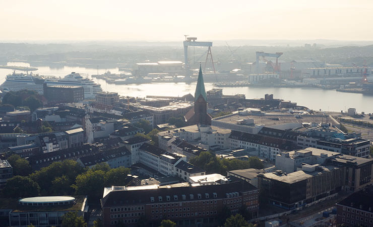 Kiel Stadtbild mit Hafen von oben