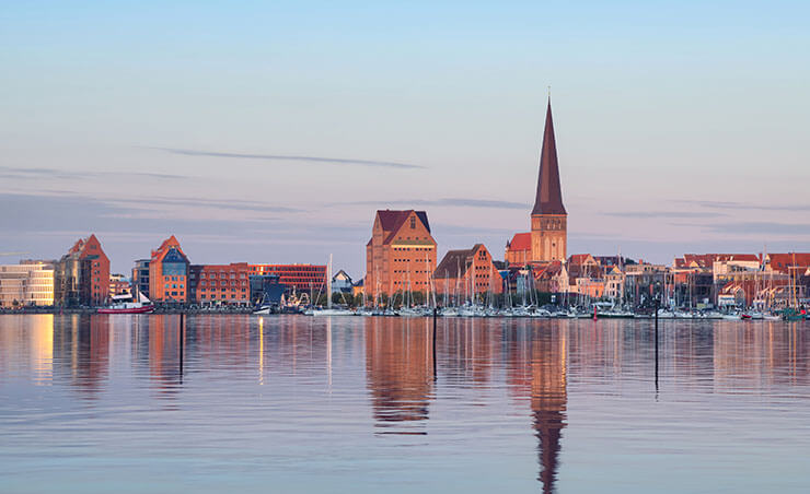 Rostock Skyline am Abend