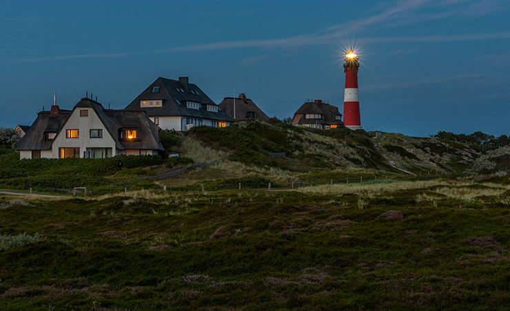 Sylt mit Leuchtturm und Reetdachhäusern